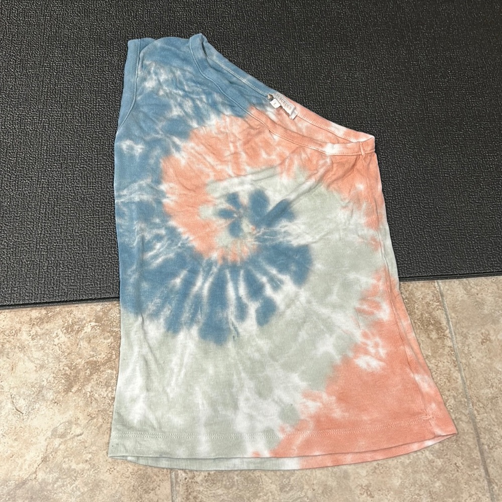 Like new: olivaceous one shoulder tank top